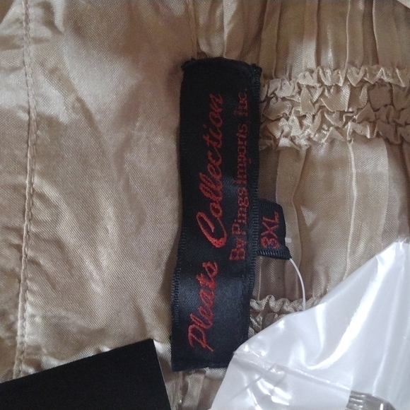 4@30.00 or 20.00 NWOT   Plus Size Blouse by Pleats Collection - Picture 3 of 15